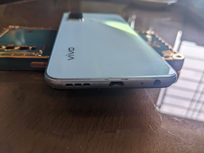 Vivo Y20 [4/64] With Box . 0