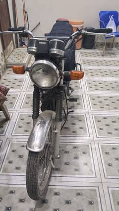 Suzuki 150cc model 2010 all okay bike hai bs thora km hai tuning etc