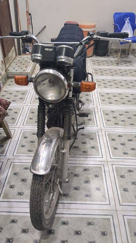 Suzuki 150cc model 2010 all okay bike hai bs thora km hai tuning etc 0