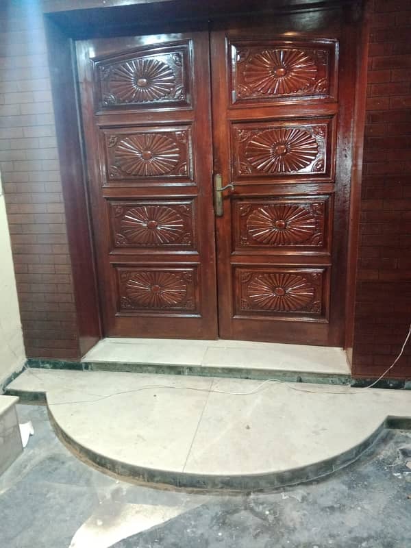 1 KANAL HOUSE FOR SALE AT IDEAL LOCATION IN DHA PHASE 4 1