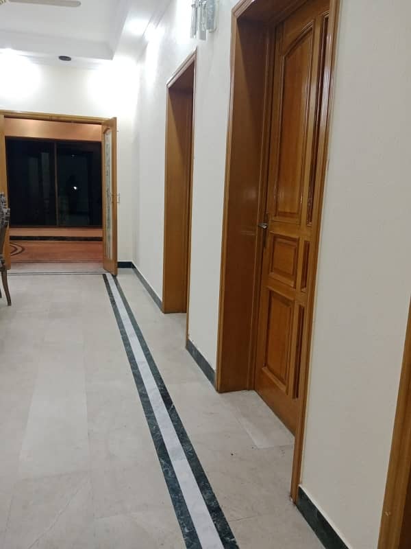 1 KANAL HOUSE FOR SALE AT IDEAL LOCATION IN DHA PHASE 4 3