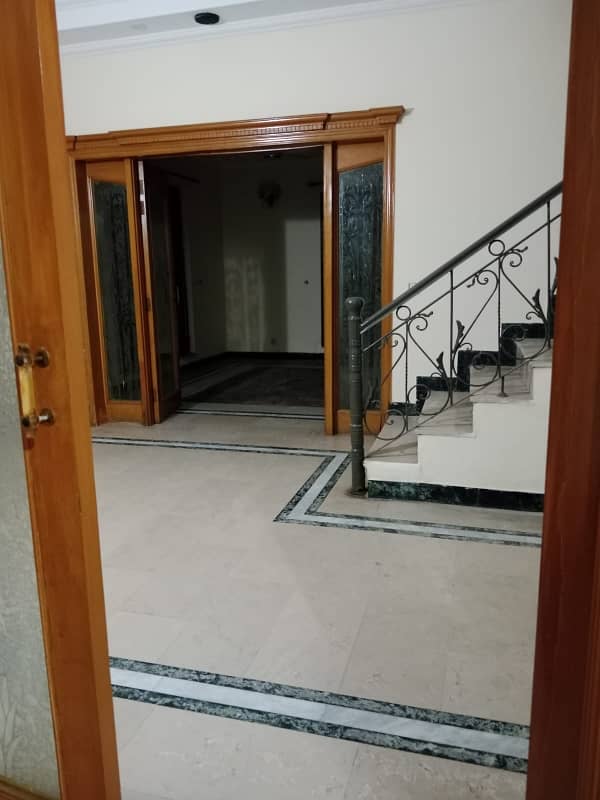 1 KANAL HOUSE FOR SALE AT IDEAL LOCATION IN DHA PHASE 4 9