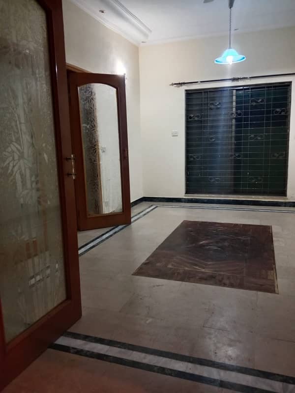 1 KANAL HOUSE FOR SALE AT IDEAL LOCATION IN DHA PHASE 4 11