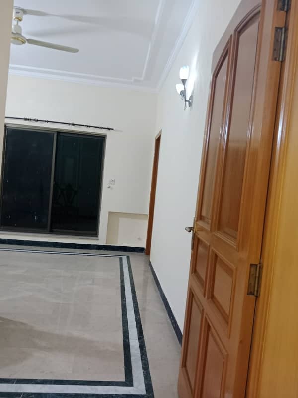 1 KANAL HOUSE FOR SALE AT IDEAL LOCATION IN DHA PHASE 4 12