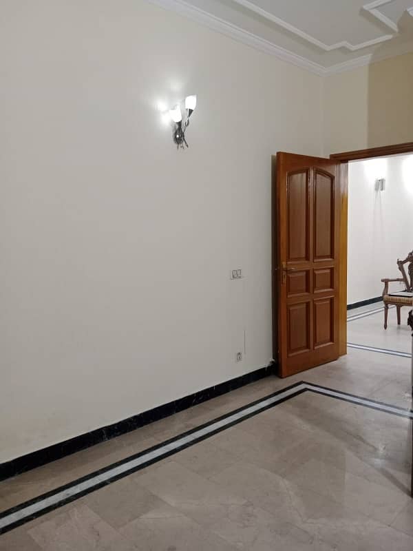 1 KANAL HOUSE FOR SALE AT IDEAL LOCATION IN DHA PHASE 4 14