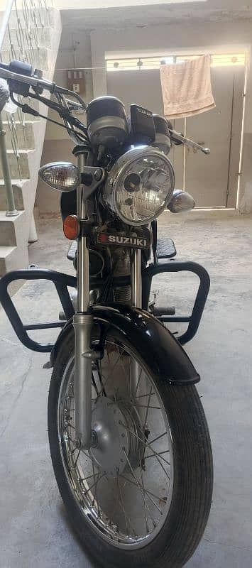 Suzuki GS-150 4