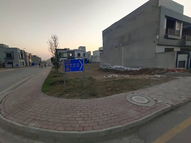 6.11 Marla Corner Plot No 347 For Sale in Eastern Extension Block, Bahria Orchard Lahore 0