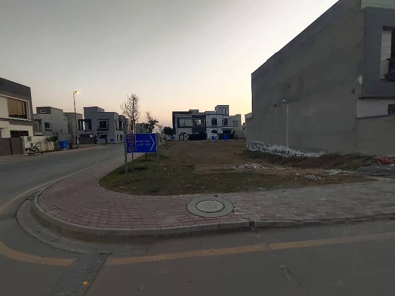 6.11 Marla Corner Plot No 347 For Sale in Eastern Extension Block, Bahria Orchard Lahore 5