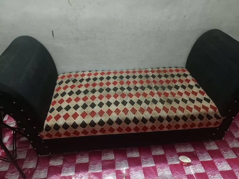 sofa urjent sale only 2 month use 0