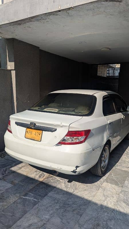 I want to sale Honda city white colour 2004 7