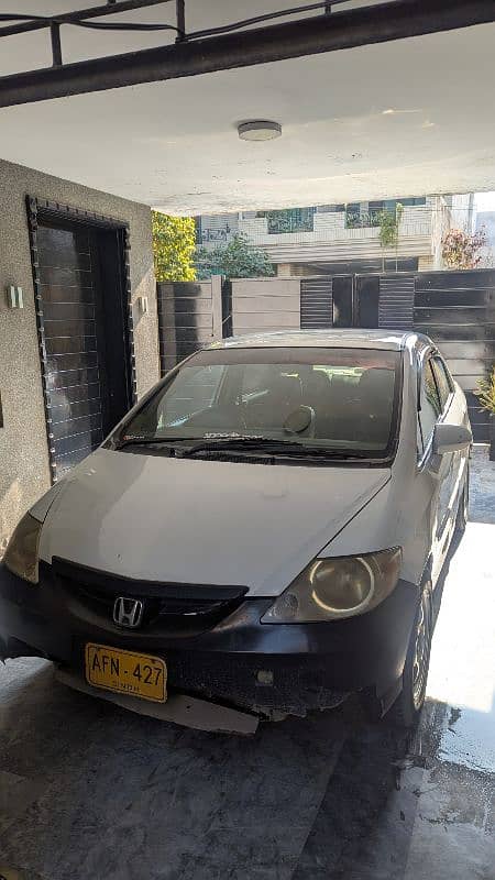 I want to sale Honda city white colour 2004 8