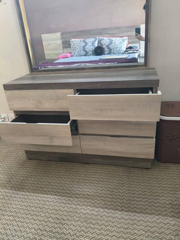 A brand new luxurious bed is up for sale 9