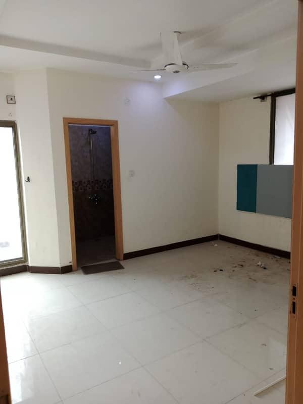 Ghouri town pH 5 2bed Falat For Rent water electrity Available 4