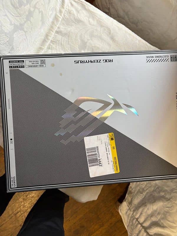 Asus ROG zephyrus M16 Full Box 2