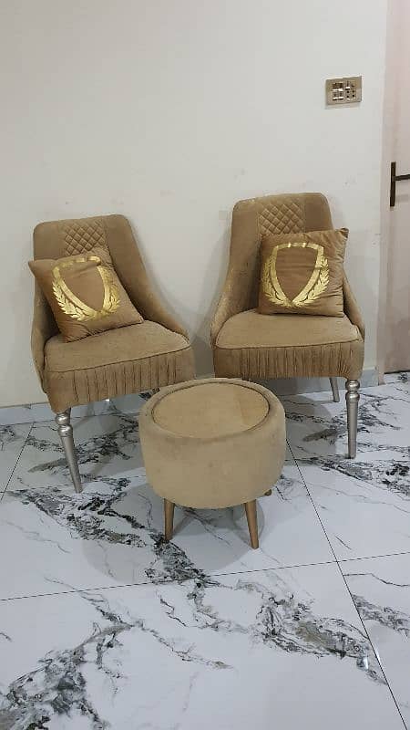 Bedroom Chairs With Free Table for Sale New Condition 2