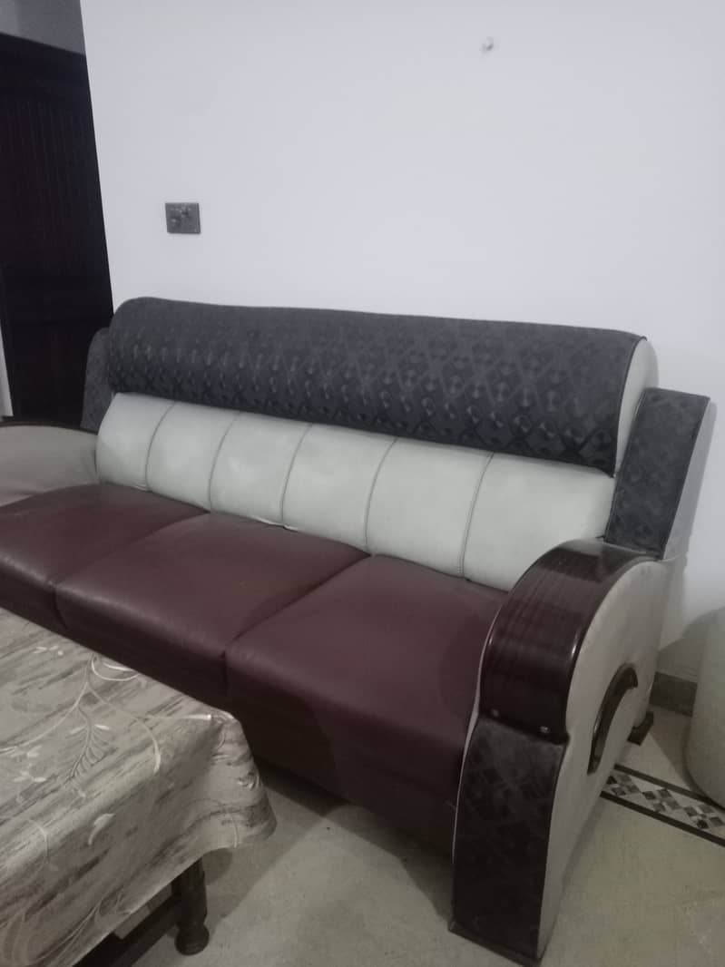 Just like new 3 seater and 1 seater 2 sets 0