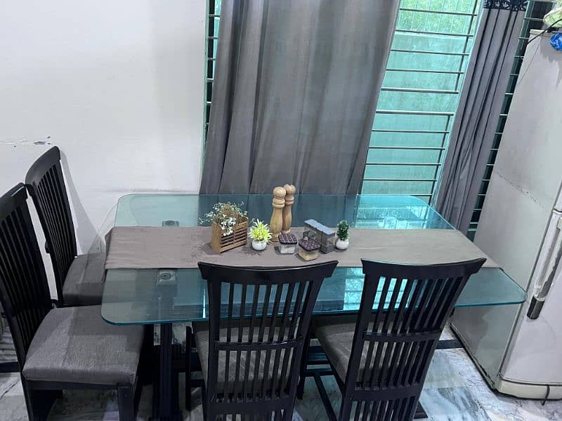 6 seater dining table and chair 0