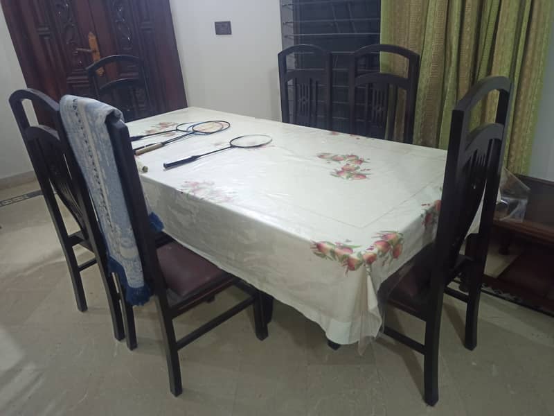 Big size like a new table with 6 chairs 1