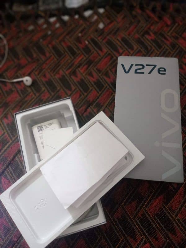 vivo v27e everything is okk 9.5 /10 condition 2