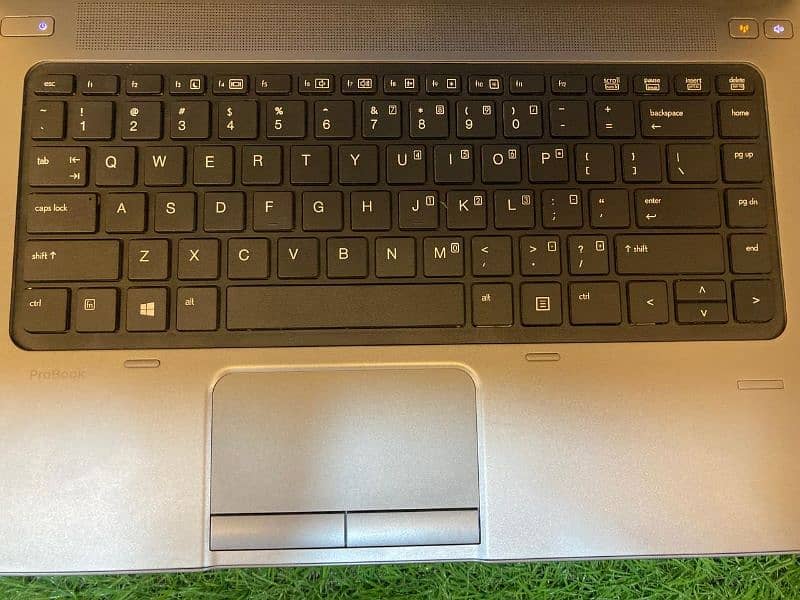 hp laptop 10/10 condition 2