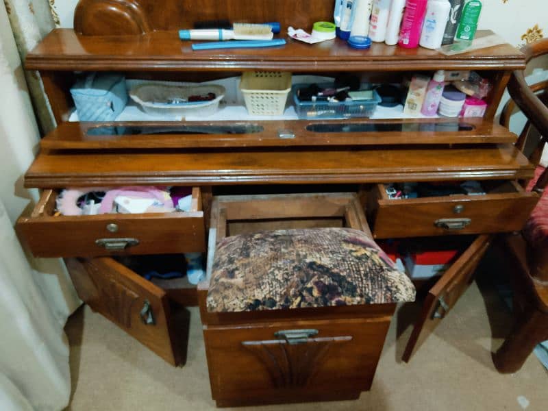 Dressing Table 3