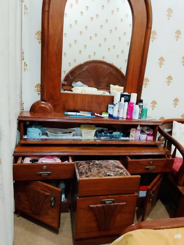 Dressing Table 4