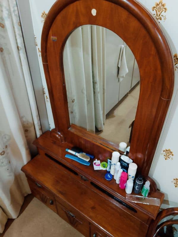 Dressing Table 6