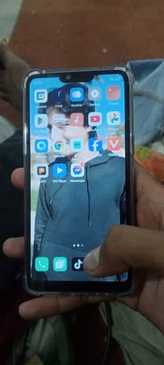 oppo f7 4   64  bak cmra nh h 800 ka new milta h