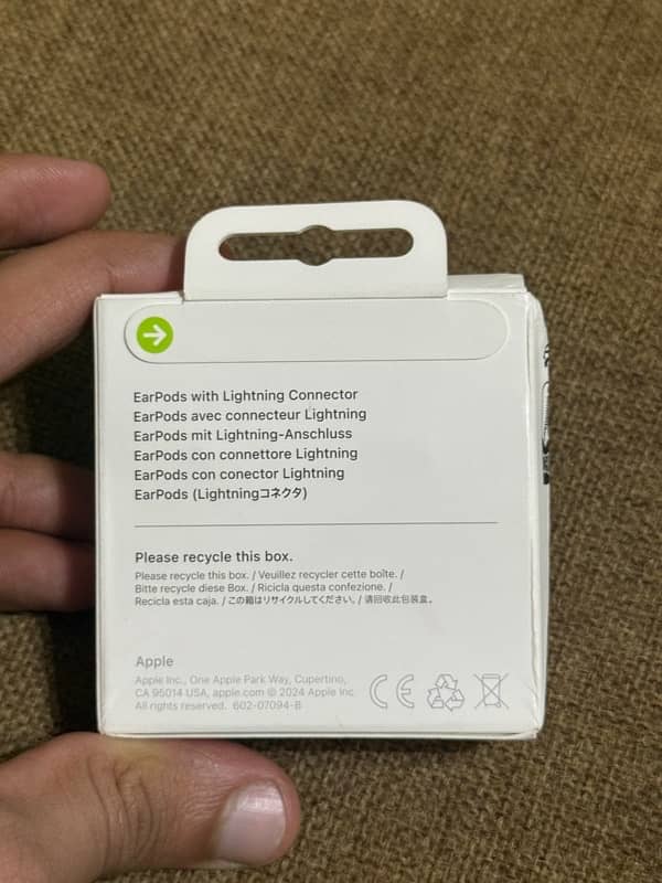 Apple Earpods Lightning Connector 3