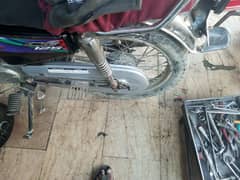 125 ok bike he lo or chalao  pic WhatsApp par mil jigi  Lahore numbr96