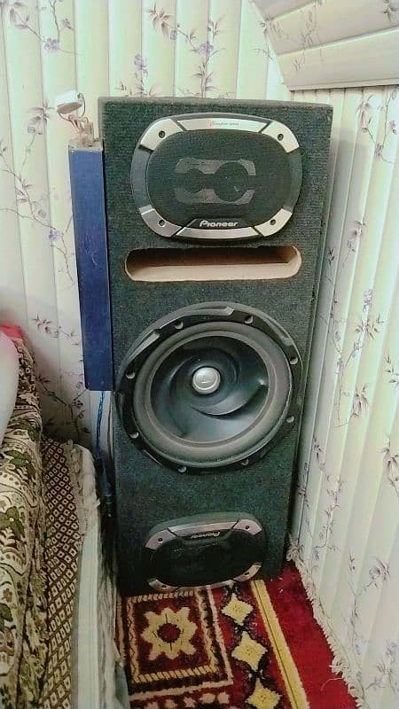 Amp and woofer and Speakers 0