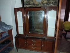 show case in very good condition