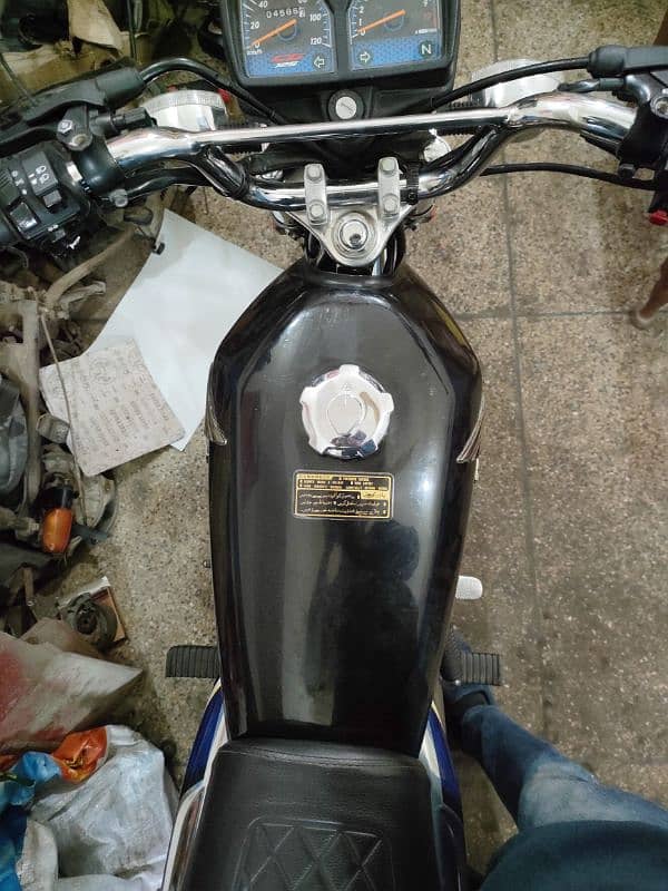 HONDA CG-125 SPECIAL EDITION LUCH CONDITION Brand New 5