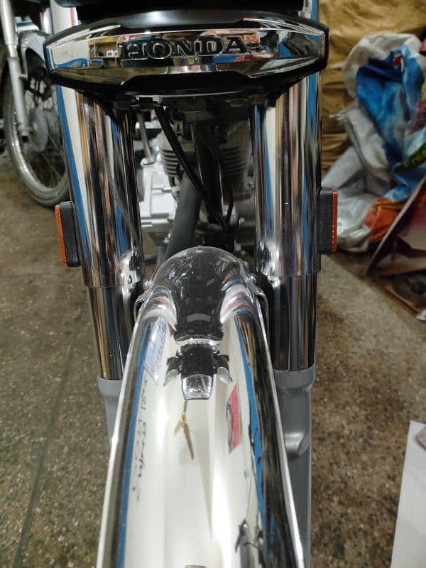 HONDA CG-125 SPECIAL EDITION LUCH CONDITION Brand New 7