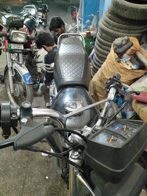 HONDA CG-125 SPECIAL EDITION LUCH CONDITION Brand New 9