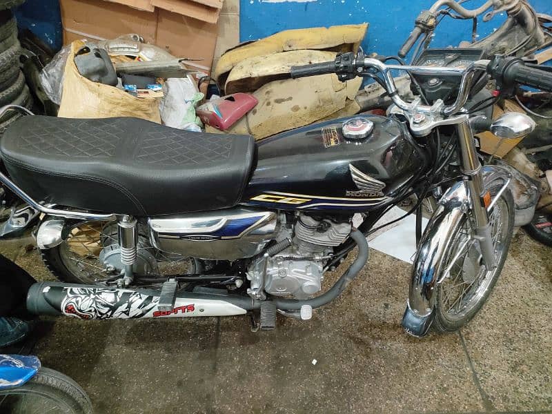 HONDA CG-125 SPECIAL EDITION LUCH CONDITION Brand New 13