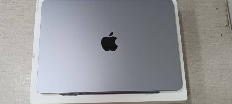 Macbook Air M2 2022 13.3" 8/512gb 10