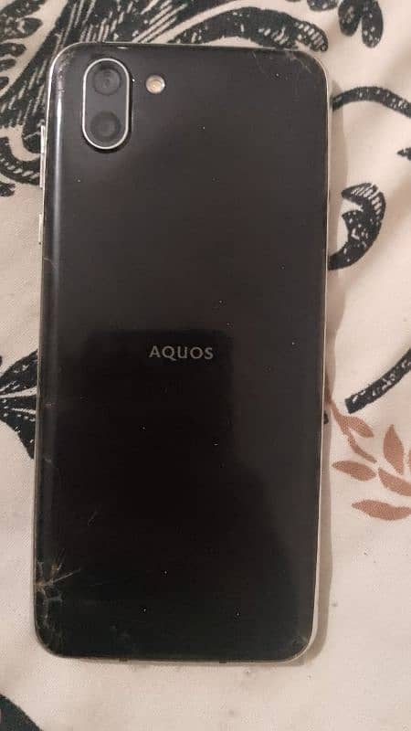 Aquos r2 Pannel is damaged and bit back is crack 2