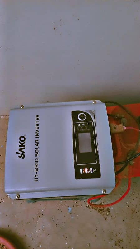 HY-BRID SOLAR INVERTER , AND BATTERY 1