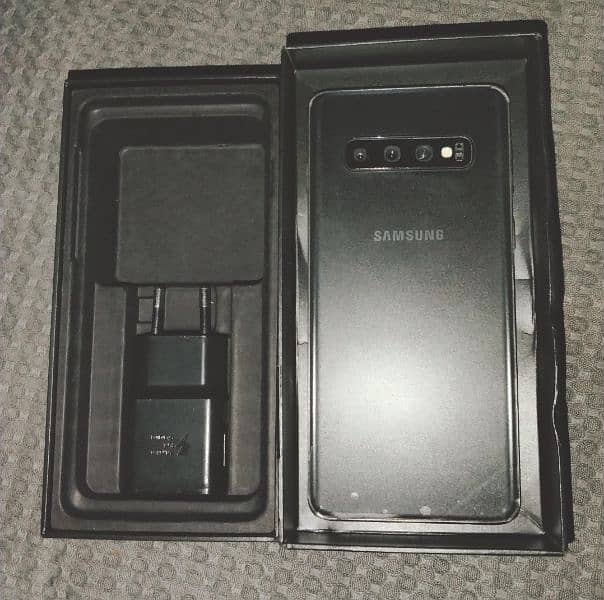 Samsung s10 almost fresh with box 3