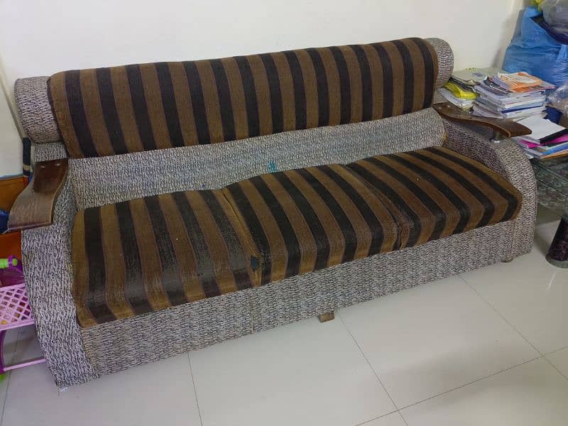 5 SEATER SOFA SET WITH TABLE FOR SALE 0