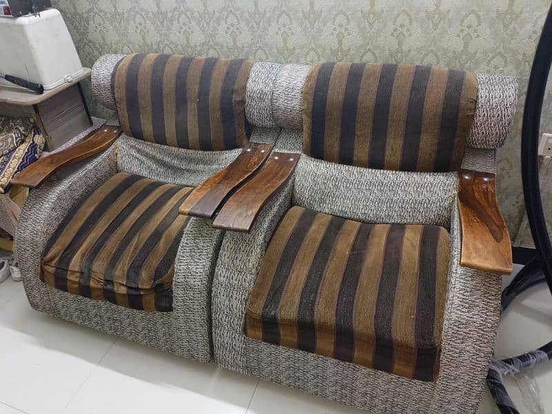 5 SEATER SOFA SET WITH TABLE FOR SALE 2