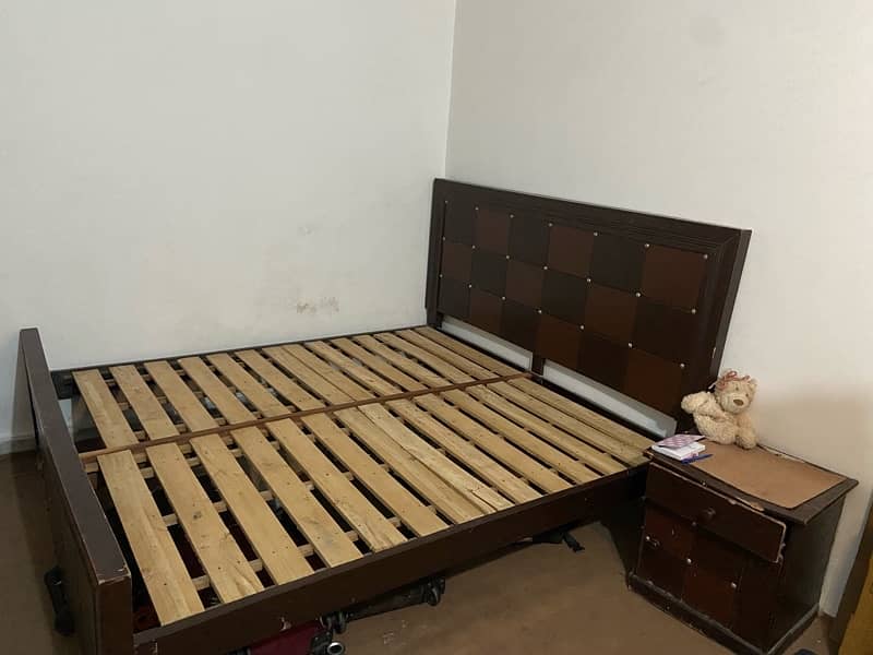 KING SIZE bed with 6 inches MATTRESS 0