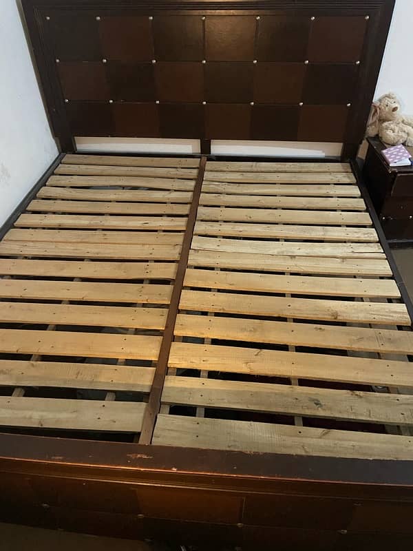 KING SIZE bed with 6 inches MATTRESS 4