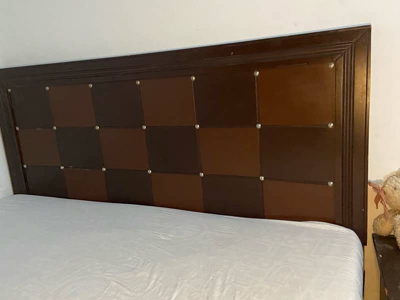 KING SIZE bed with 6 inches MATTRESS 10