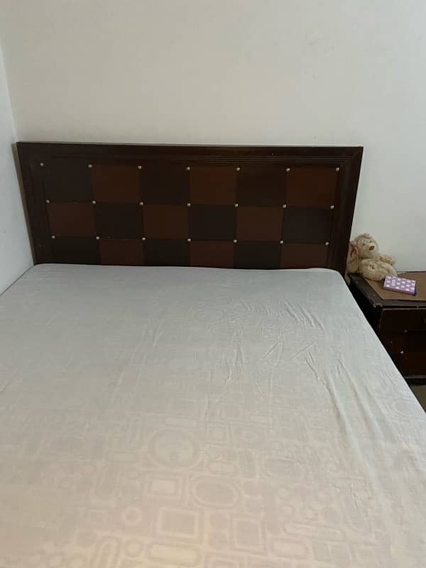 KING SIZE bed with 6 inches MATTRESS 11