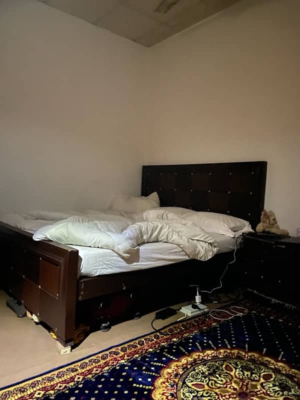 KING SIZE bed with 6 inches MATTRESS 12