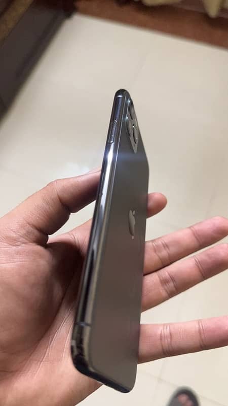 iPhone 11 pro Max Non PTA 3