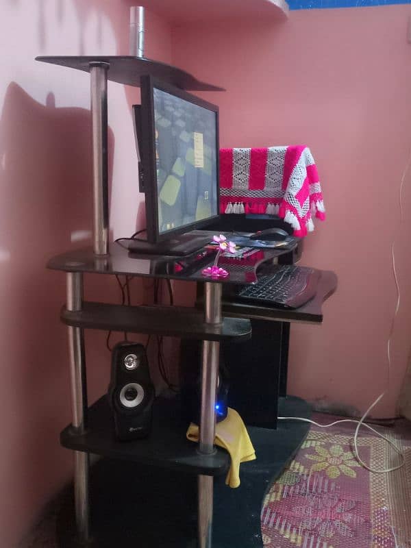 urgent sale, PC computer with table contact with chat and caall 5