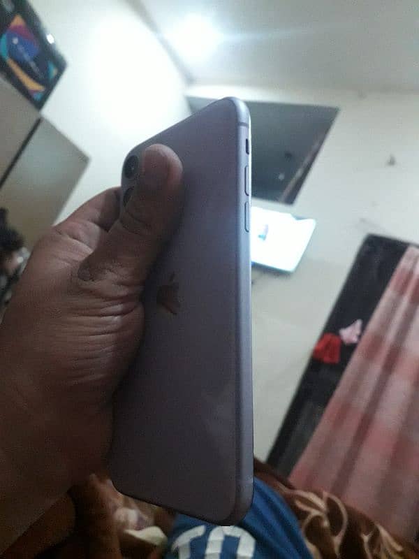 iPhone 11 64gb (Just Display Message) 3